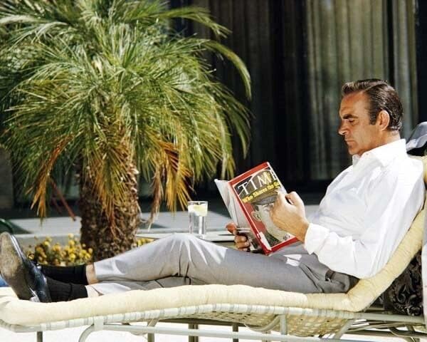 Sean Connery Elmaslar üzerinde rahatlar Sonsuza kadar ayarlanır okuma dergisi 8x10 fotoğraf